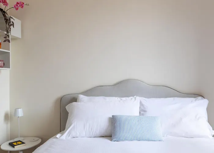 Iflat Trevi Charm, Elegant & Comfy Escape *